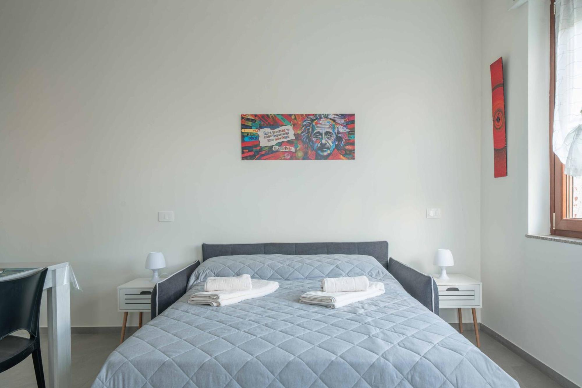 Einstein - Modern Apartment With Balcony ソンマ・ロンバルド エクステリア 写真